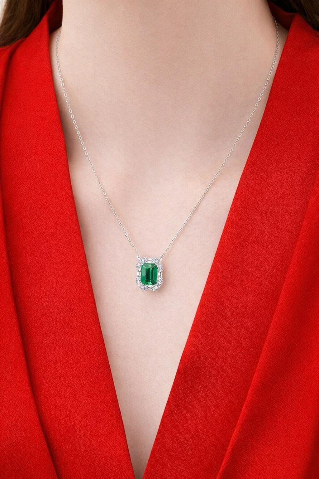 925 Sterling Silver Emerald Green Cubic Zirconia Pendant Necklace, Elegant Halo Design